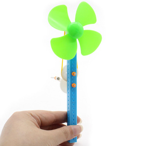 Mini ventilador de manivela, 2 modelos, kit de plástico, juguete de experimento científico manual para niños, educación STEM, ensamblaje DIY - Product Image 4