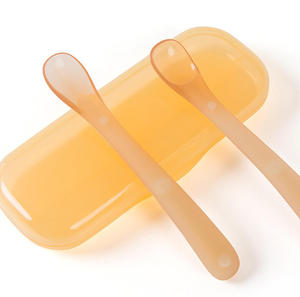 Sevimli çocuklar besleme seti toptan BPA ücretsiz yumuşak bükülebilir 2 parça Set tulumları ve bebekler için silikon bebek kaşığı - Product Image 6