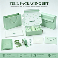 Boîte cadeau écologique verte avec fermeture éclair pour l'expédition et l'envoi de produits de soin de la peau et de maquillage, avec doublure en éponge et pelliculage mat