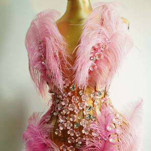 Justaucorps Rose Rêve en Plumes d'Autruche 3D avec Strass en Cristal Floral pour Spectacle Scénique, Drag Queen, Showgirl - Vente en Gros - Product Image 4