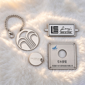 Accessoires pour sacs à main, étiquettes de couture métalliques personnalisées, logo de marque en métal en relief 3D - Product Image 2