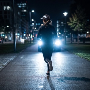 Casquettes de sport réfléchissantes unisexes en tissu léger à 5 panneaux, à visière souple, holographiques, avec sangle en nylon réglable, idéales pour la course nocturne - Product Image 5