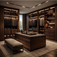 Système de dressing Aige sur mesure, design italien moderne, en bois massif avec portes vitrées, pour maison, hôtel, villa, appartement