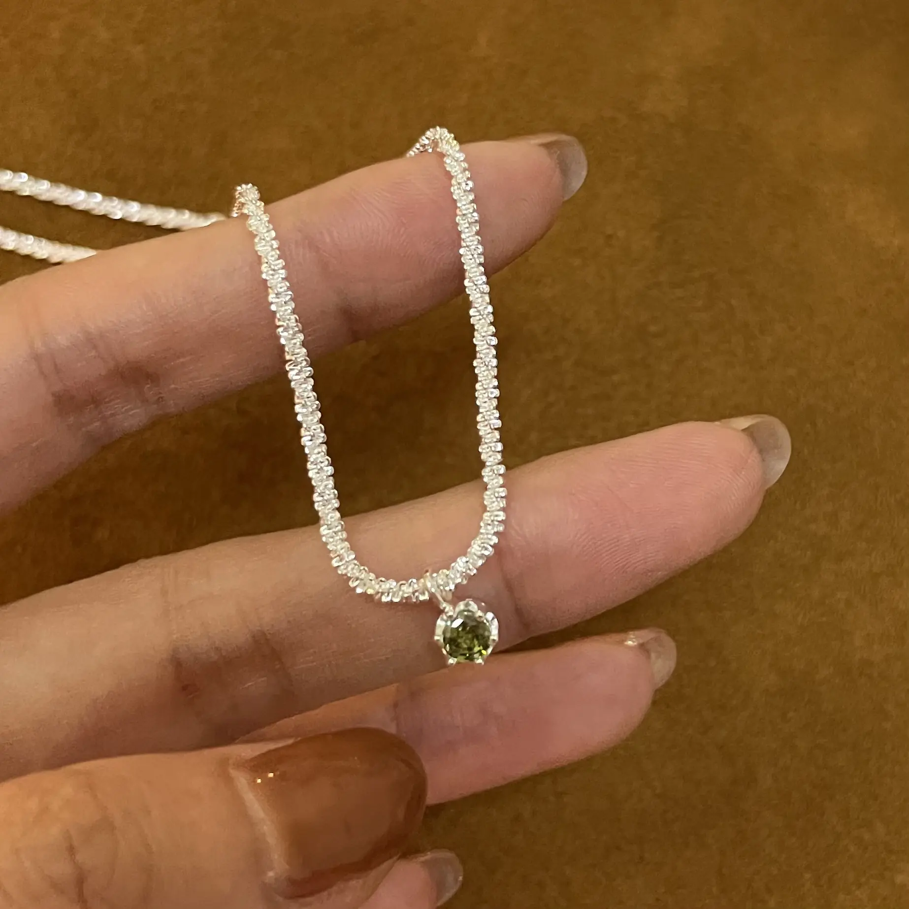 Vintage Luxury Sparkling Simple Crystal Necklace Trendy Green Diamond Pendant Clavicle Chain Necklace For Women And Girls