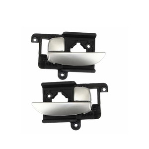 Poignées de porte intérieures Hyundai Elantra 826102H000 826202H000 en métal pour modernisation et remplacement - Product Image 1