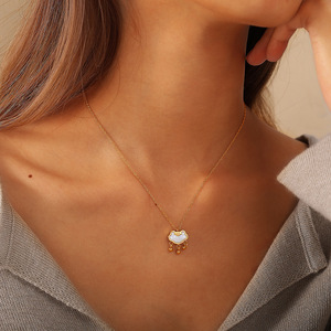 Collier Pendentif Rétro Tendance en Alliage de Zinc Plaqué Or 18K avec Œil de Chat Rouge et Blanc, Chaîne de Clavicule Cadeau - Product Image 4