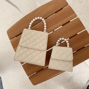 กระเป๋ามินิสำหรับผู้หญิง 5 นิ้ว สีขาวมุก หูหิ้วแบบไขว้ กระเป๋าทรงสี่เหลี่ยมเล็ก สำหรับใส่ในชีวิตประจำวัน - Product Image 3