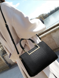 Nouveaux sacs bandoulière de créateur tendance en cuir véritable de haute qualité, sacs messager décontractés, sacs fourre-tout et sacs à main pour femmes - Product Image 5