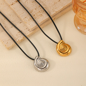 สร้อยคอจี้รูปเปลือกหอยสแตนเลสสำหรับผู้หญิง ดีไซน์เรขาคณิต สไตล์ลำลอง เครื่องประดับฤดูร้อน สีทอง สีเงิน จี้แฟชั่น - Product Image 3