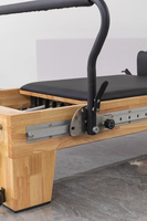 Machine de Pilates Reformer en bois massif avec ressorts réglables et système de poulies fluide pour la maison et le studio