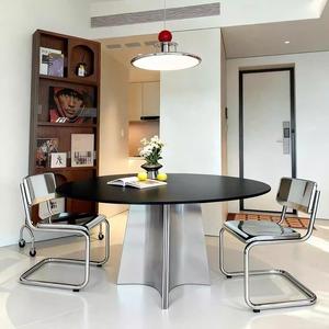 โต๊ะรับประทานอาหารทรงกลมสไตล์อิตาลี ท็อปสีดำ ขาเหล็กสแตนเลส หมุนได้ ดีไซน์ทันสมัยสำหรับบ้าน อพาร์ทเมนต์ขนาดเล็ก - Product Image 3