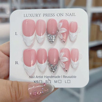 Fait à la main 10 pièces ABS matériel presse-sur faux ongles conception d'amande modèle à la mode personnalisé fleur sculpture doigts
