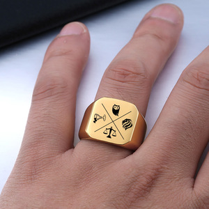 Bague carrée pour homme 18 mm gravée au laser, motif hibou, gobelet, écailles de lion, design géométrique, bijou cadeau - Product Image 2