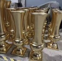 Vase en matériaux composites en fibre de verre dorée de luxe Décoration de table de mariage Centres de table de mariage en forme de fleur Décorations de table