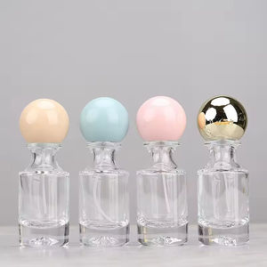 Botella de perfume cilíndrica transparente de vidrio para el cuidado de la piel, personalizada, reutilizable, con cubierta de pulverización en espiral y serigrafía. - Product Image 4