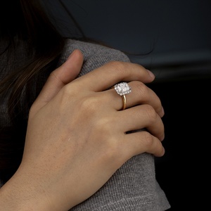 Perhiasan kustom <span class=keywords><strong>18K</strong></span> emas padat ukuran karat besar Lab tumbuh 2ct Radiant berlian cincin pernikahan Set perhiasan berlian cincin tumpuk - Product Image 6