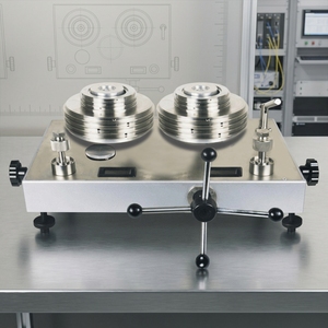 Calibrador de Pistón Shelok con Precisión del 0.005% y Cabezal Doble para Calibración de Balanzas en Laboratorios de Metrología - Product Image 5