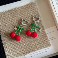 Porte-clés cerise perlé fait main, breloque de sac mignonne en forme de fruit avec fermoir cœur, pendentif étoile, perles en alliage de zinc, vente en gros