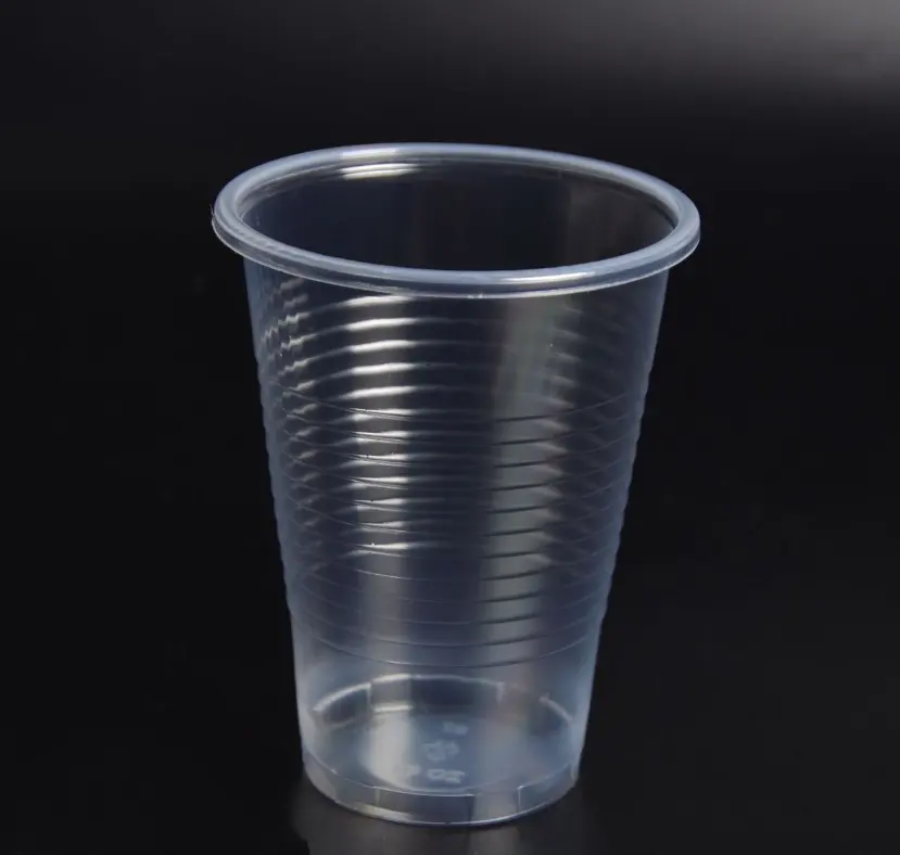 Vaso de plástico desechable de 7 onzas con un diámetro de 62 y un peso de 1,4 g/taza. El fabricante suministra directamente tazas transparentes