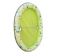 Matelas flottant de piscine de radeau de plage gonflable pour chiens et chiots