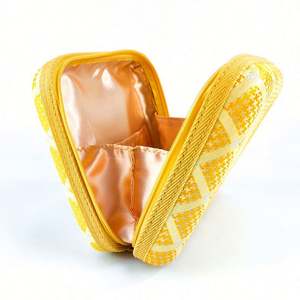 Estuche de Maquillaje de Lujo con Diseño a Cuadros Dorados, Tela Damasco, Portátil para Viajes, Bolsa de Almacenamiento de Maquillaje - Product Image 4