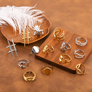 Bagues ouvertes géométriques pressées à l'huile de styles variés pour hommes et femmes, en acier inoxydable plaqué or 18 carats - Product Image 1