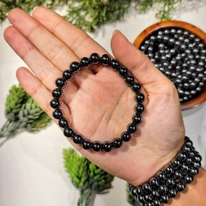 Pulsera de cristal de hematita hecha a mano para protección y equilibrio - Product Image 3