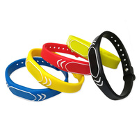 Bracelet RFID NFC en silicone avec puce 213 215 216, mini-étiquette, 13,56 MHz, étanche, idéal pour le contrôle d'accès en hôtel (vente en gros)