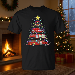 เสื้อยืดลายรถดับเพลิงต้นคริสต์มาสพร้อมไฟและลายดาวสำหรับใส่ในวันหยุด - Product Image 2