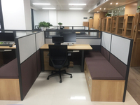 Postes de travail en L personnalisés pour 4, 6 ou 8 personnes avec cloison de séparation pour bureaux informatiques