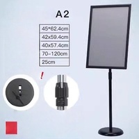 Présentoir de Luxe en Métal A2 sur Pied, Réglable en Hauteur, Surface Chromée, Écologique, Couleur Noire 2026