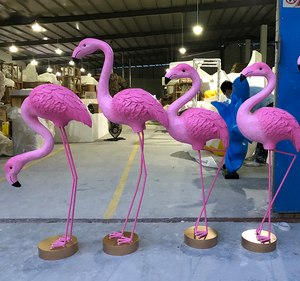 Statua di Fenicottero Decorativa in Resina Moderna, Scultura Animale in Fibra di Vetro, Colore e Dimensioni Personalizzabili, Marca BringFine per Casa e Hotel - Product Image 3