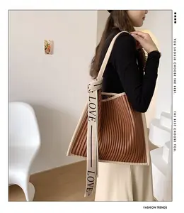 Women Fashion Stripe Soft Vegan PU Leather Underarm Tote Handbag Wholesale Custom Luxury Designer Fold Wrinkles Shoulder Bag