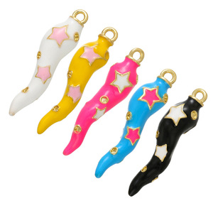 Delicato Ciondolo Portafortuna Corno Italiano Smaltato per Collana Fai-da-Te Personalizzato Multicolore Accessori per Gioielli - Product Image 1