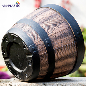 Maceta decorativa de <span class=keywords><strong>madera</strong></span> de <span class=keywords><strong>imitación</strong></span> para jardín al aire libre de plástico PP marrón, maceta de barril de whisky para plantas para uso doméstico - Product Image 1