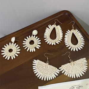 أزياء اليدوية الروطان الرافية شرابة الأقراط النساء الصيف المحيط شاطئ الأقراط الخيزران متماسكة الأقراط - Product Image 1