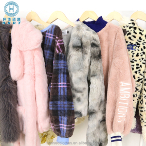 Оптовая продажа модных женских пальто из искусственного меха на флисовой подкладке, утолщенных, разных стилей, в ассортименте для перепродажи - Product Image 3