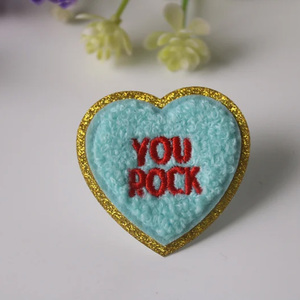 Patch en chenille motif cœur de patte, design de logo personnalisé, thermocollant, brodé, pour serviette, lettres autocollantes à presser à chaud, patchs en chenille - Product Image 1