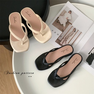 Sandalias Heli Shark <span class=keywords><strong>de</strong></span> Verano para Mujer, con Punta Cuadrada, <span class=keywords><strong>Chanclas</strong></span> Casuales para Exteriores, Elegantes, <span class=keywords><strong>de</strong></span> Suela Plana, <span class=keywords><strong>de</strong></span> PVC, para Interiores y Hogar - Product Image 2