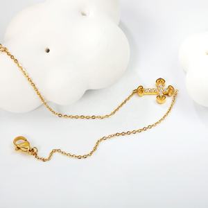 Bracelets en gros personnalisés avec breloques croix en zircon et diamant délicats, bijoux en acier inoxydable plaqué or 18 carats pour femmes - Product Image 6