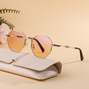 Gafas de Sol Poligonales de Alta Gama Unisex con Marco Metálico, Protección UV400 Clase 2, para Conducir y Uso en Exteriores - Product Image 5