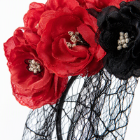 Serre-tête voile en filet pour le Jour des Morts mexicain avec crâne gothique et couronne de roses artificielles