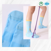 Chaussettes de sport respirantes en coton épais avec granules antidérapantes pour la course et le basketball, offrant un confort optimal