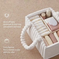 Keranjang Popok Bayi Modern Putih Persegi Panjang 3 Kompartemen dengan Pegangan Pompom, Organizer Perlengkapan Bayi