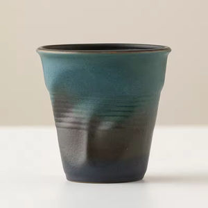 Tasse en papier 3D Design <span class=keywords><strong>Tasses</strong></span> pincées réutilisables Tasse <span class=keywords><strong>à</strong></span> <span class=keywords><strong>café</strong></span> créative et irrégulière <span class=keywords><strong>Tasses</strong></span> <span class=keywords><strong>à</strong></span> expresso Tasse en poterie froissée - Product Image 3