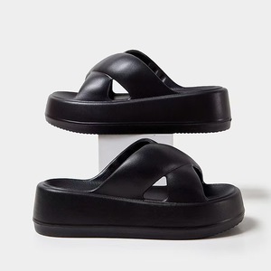 2025 verano Super grueso suela 6CM moda paso en mierda sensación burbuja diapositivas suave Interior Exterior señoras EVA zapatillas - Product Image 5