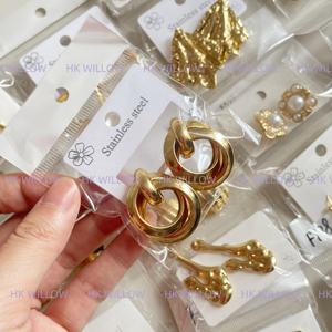 Joyería de acero inoxidable, pendientes de moda, caja sorpresa de joyería, pendientes de acero inoxidable chapados en oro de 18 quilates para mujer, pendientes de aro. - Product Image 5