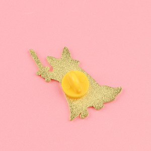 Nouveauté : Broche émaillée Chevalier Renard – Mignon Renard Rouge avec Épée, Badge Métallique Fantaisie pour Amateurs d'Animaux Médiévaux et Cadeaux - Product Image 5