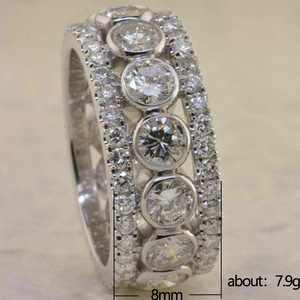 F978 Anello da donna in oro bianco con diamanti, taglio rotondo brillante, colore G, fascia di fidanzamento con diamanti laterali - Product Image 3