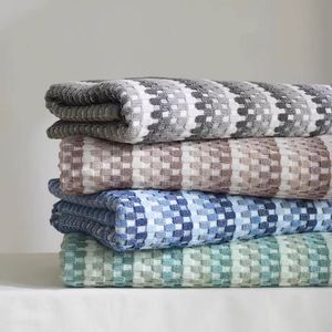 Toalla de Playa de Lujo 100% Algodón, Tejido Jacquard, Antiarena, Ecológica y Súper Absorbente - Product Image 3